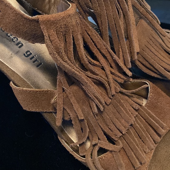 Brown suede sandals. worn once in the house only. - Picture 2 of 7